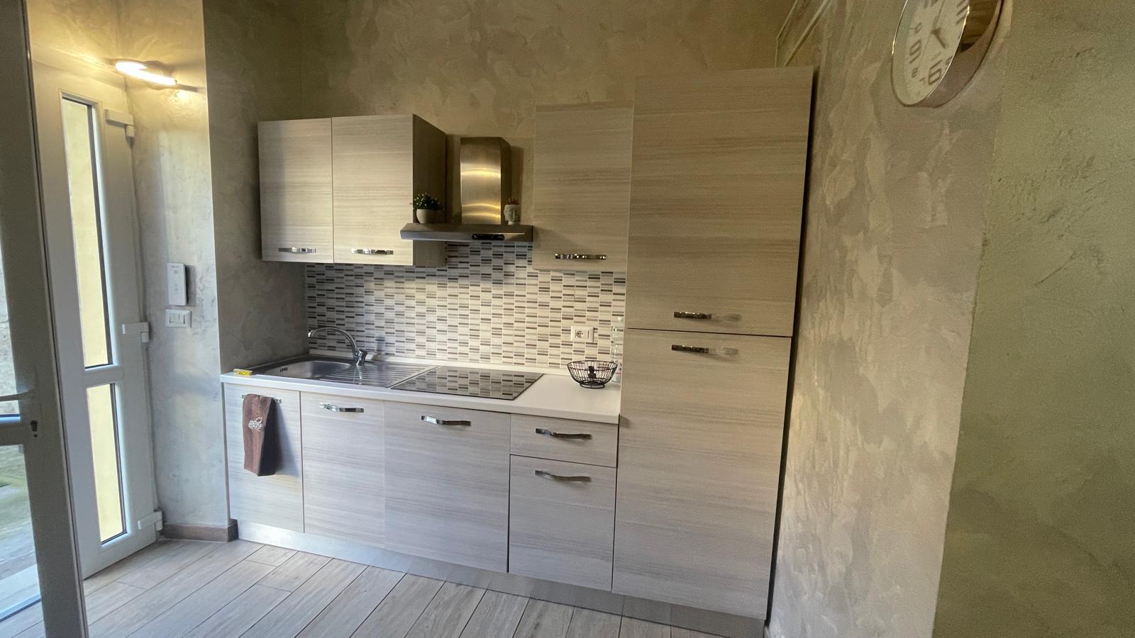 Visualizza annuncio di Affitto-Immobile a,